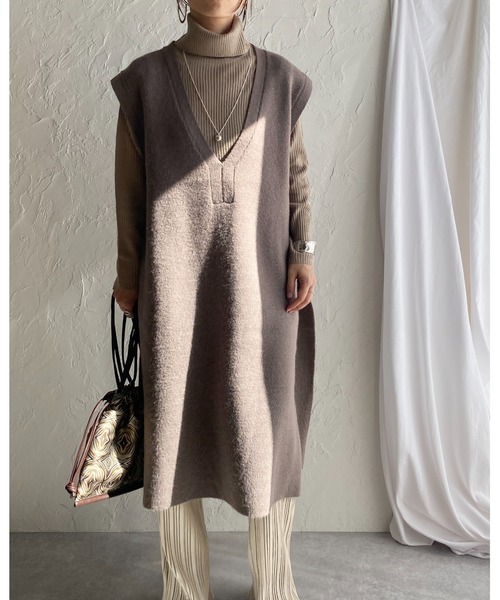 She's Closet（シーズクローゼット）の「起毛モヘアタッチサイドスリット入り深Vネックロングニットベストワンピース（ワンピース・レディース・ブラック/アイボリー/モカ/キャメル・FREE）」の16枚目の写真