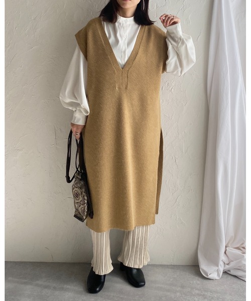 She's Closet（シーズクローゼット）の「起毛モヘアタッチサイドスリット入り深Vネックロングニットベストワンピース（ワンピース・レディース・ブラック/アイボリー/モカ/キャメル・FREE）」の9枚目の写真