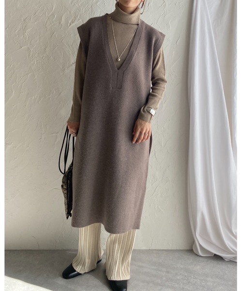 She's Closet（シーズクローゼット）の「起毛モヘアタッチサイドスリット入り深Vネックロングニットベストワンピース（ワンピース・レディース・ブラック/アイボリー/モカ/キャメル・FREE）」の12枚目の写真