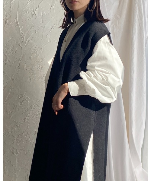 She's Closet（シーズクローゼット）の「起毛モヘアタッチサイドスリット入り深Vネックロングニットベストワンピース（ワンピース・レディース・ブラック/アイボリー/モカ/キャメル・FREE）」の5枚目の写真