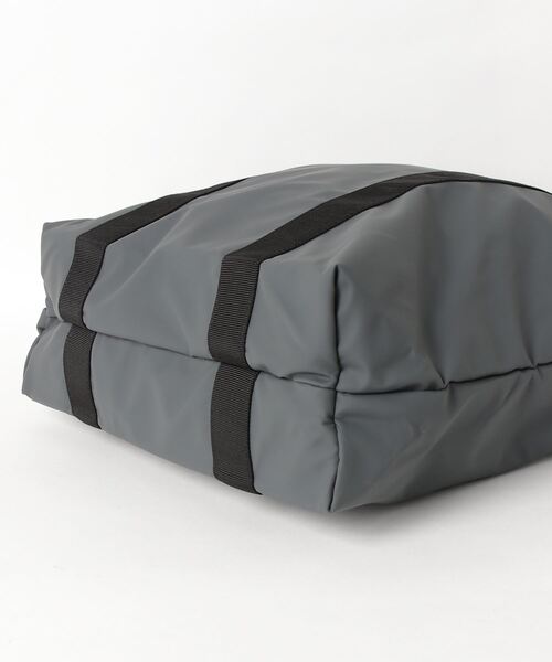 RAINS(レインズ)の「RAINS/レインズ/TOTE BAG RUSH(トートバッグ・メンズ・モカ/チャコール/ブラック/グリーン/ブルー・FREE)」の6枚目の写真