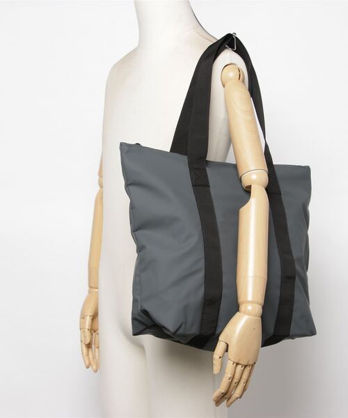 RAINS(レインズ)の「RAINS/レインズ/TOTE BAG RUSH(トートバッグ・メンズ・モカ/チャコール/ブラック/グリーン/ブルー・FREE)」の8枚目の写真