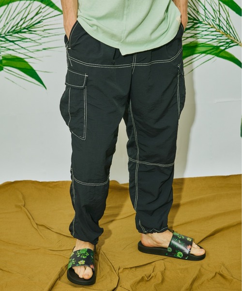AlexanderLeeChang(アレキサンダーリーチャン)の「AlexanderLeeChang アレキサンダーリーチャン / NYLON CARGO PANTS ナイロンカーゴパンツ / AC042203(カーゴパンツ・メンズ・ブルー/ブラック/グレー・3/2)」の2枚目の写真