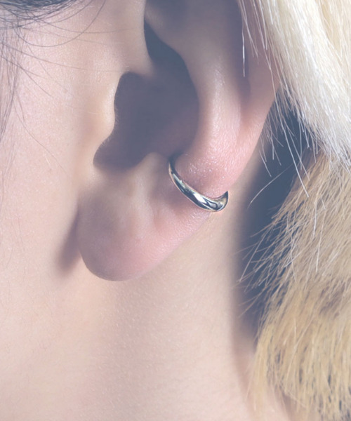 YArKA(ヤーカ)の「【YArKA/ヤーカ】silver925 pole line ear cuff /シンプルイヤーカフ シルバー925(イヤーカフ・メンズ・シルバー・FREE)」の6枚目の写真