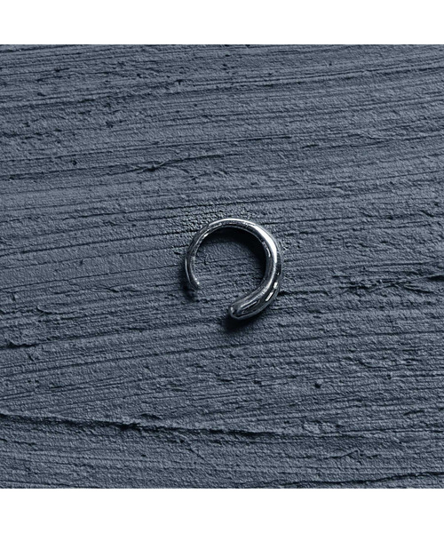 YArKA(ヤーカ)の「【YArKA/ヤーカ】silver925 pole line ear cuff /シンプルイヤーカフ シルバー925(イヤーカフ・メンズ・シルバー・FREE)」の3枚目の写真