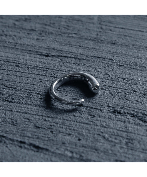 YArKA(ヤーカ)の「【YArKA/ヤーカ】silver925 pole line ear cuff /シンプルイヤーカフ シルバー925(イヤーカフ・メンズ・シルバー・FREE)」の2枚目の写真
