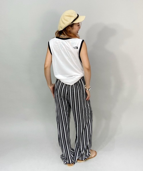 THE NORTH FACE(ザノースフェイス)の「THE NORTH FACE/ノースフェイス リンガータンクトップ/ビッグシルエットロゴタンクトップ /UVケア NT32374(タンクトップ・レディース・ホワイト/ブラック・M/L/S)」の10枚目の写真