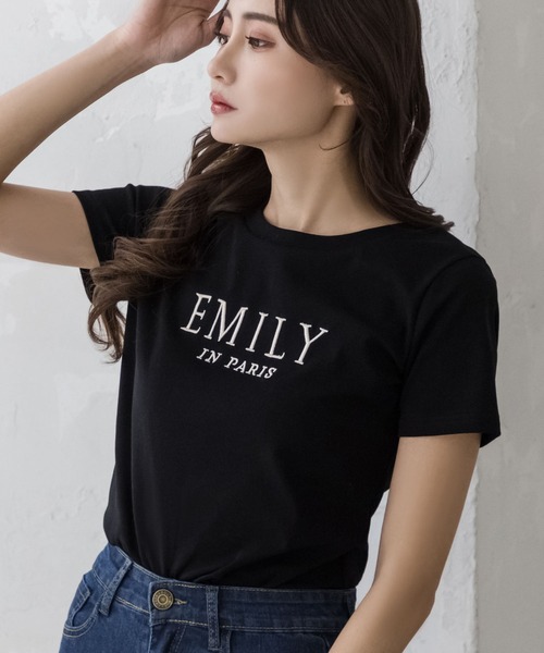 Julia Boutique（ジュリアブティック）の「EMILY刺繍ロゴデザインTシャツ/22044（Tシャツ/カットソー・レディース・ホワイト/ブラック/ピンク・ONE）」の2枚目の写真