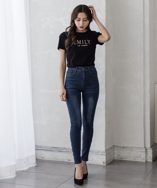 Julia Boutique（ジュリアブティック）の「EMILY刺繍ロゴデザインTシャツ/22044（Tシャツ/カットソー・レディース・ホワイト/ブラック/ピンク・ONE）」の7枚目の写真