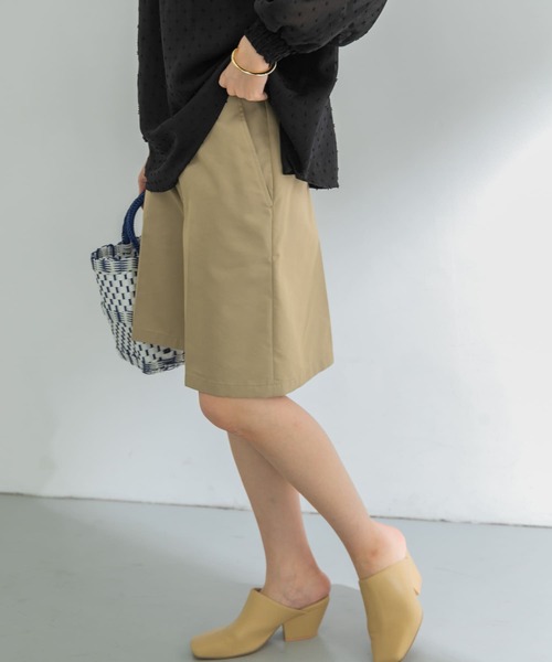 URBAN RESEARCH(アーバンリサーチ)の「シャンブレー撥水ショートパンツ(その他パンツ・レディース・カーキ/ベージュ・38/36)」の6枚目の写真