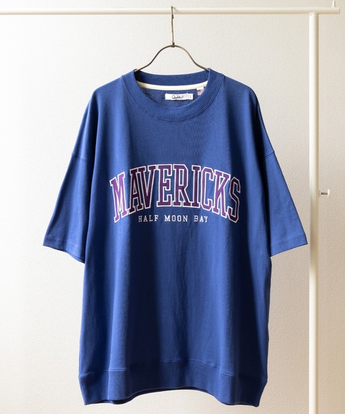 SlashDate(スラッシュデイト)の「アップリケ刺繍カレッジロゴTシャツ/半袖スウェット/ビッグシルエット/ユニセックス(Tシャツ/カットソー・レディース・ホワイト/チャコールグレー/ブルー/グリーン/ホワイト系その他/グレイッシュベージュ・M/L)」の6枚目の写真