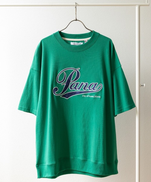 SlashDate(スラッシュデイト)の「アップリケ刺繍カレッジロゴTシャツ/半袖スウェット/ビッグシルエット/ユニセックス(Tシャツ/カットソー・レディース・ホワイト/チャコールグレー/ブルー/グリーン/ホワイト系その他/グレイッシュベージュ・M/L)」の2枚目の写真