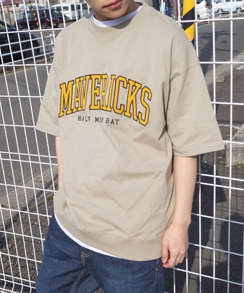 SlashDate(スラッシュデイト)の「アップリケ刺繍カレッジロゴTシャツ/半袖スウェット/ビッグシルエット/ユニセックス(Tシャツ/カットソー・レディース・ホワイト/チャコールグレー/ブルー/グリーン/ホワイト系その他/グレイッシュベージュ・M/L)」の21枚目の写真