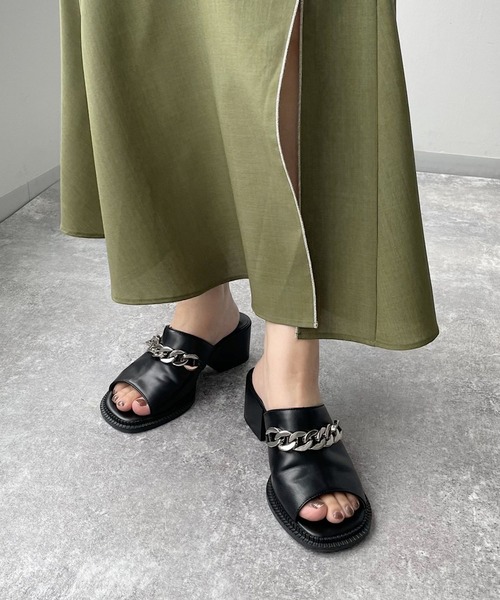 PAGEBOY（ページボーイ）の「スクエアタンクチェーンサンダル（サンダル・レディース・ブラック/オフホワイト・MEDIUM/LARGE）」の4枚目の写真