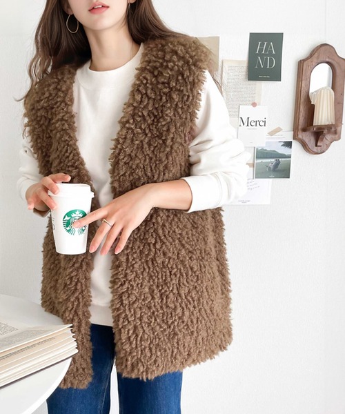 classicalelf(クラシカルエルフ)の「パッと目を惹くコーデの主役。ボリュームプードルフェイクファーベスト(ベスト・レディース・ブラック/ベージュ/ブラウン/グリーン/アイボリー/キャメル・MEDIUM/LARGE/X-LARGE)」の18枚目の写真