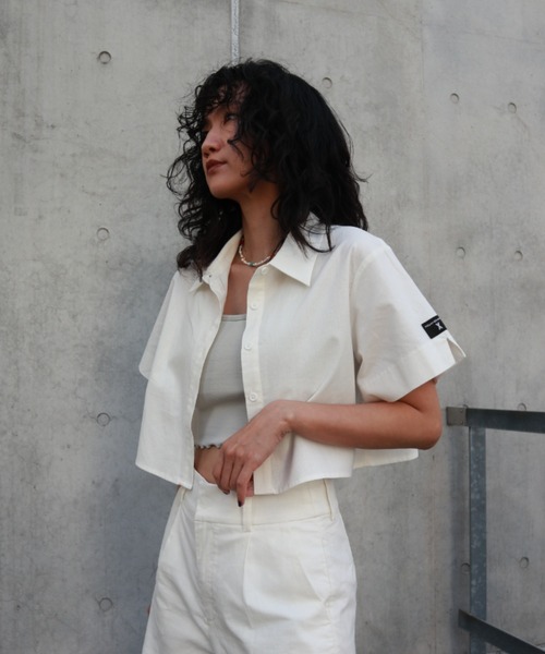 FIG&VIPER（フィグアンドバイパー）の「コットンルーズショートSH（シャツ/ブラウス・レディース・ホワイト/ライトイエロー・FREE）」の7枚目の写真