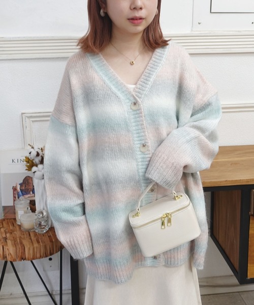 CORNERS（コーナーズ）の「グラデーションVネックニットカーディガン（カーディガン/ボレロ・レディース・ピンク/イエロー/アイボリー・FREE）」の11枚目の写真