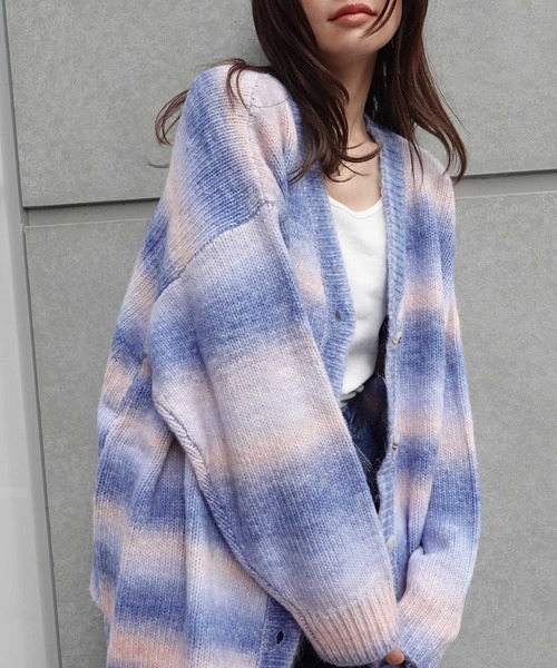 CORNERS（コーナーズ）の「グラデーションVネックニットカーディガン（カーディガン/ボレロ・レディース・ピンク/イエロー/アイボリー・FREE）」の20枚目の写真