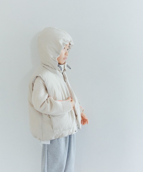 LOWRYS FARM(ローリーズファーム)の「エアサーマルベスト 349164(ダウンベスト・キッズ・ブラック/カーキ/アイボリー・110cm/120cm/130cm/140cm/150cm)」の2枚目の写真
