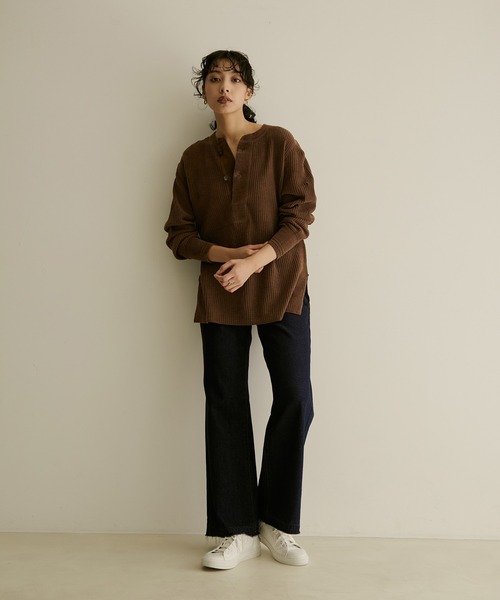 SALON adam et rope'（サロン アダム エ ロペ）の「【極上の肌ざわり】ワッフルヘンリーネックT-CreamyCotton /クリーミーコットン-（Tシャツ/カットソー・レディース・ブラウン/ブラック系その他/ホワイト系その他2・FREE）」の15枚目の写真