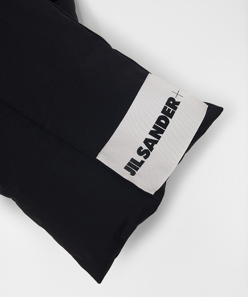 JIL SANDER(ジルサンダー)の「DOWN SCARF 01(マフラー・メンズ・グリーン系/ホワイト系その他/ネイビー/ブラック/ブラック系・UNI)」の7枚目の写真