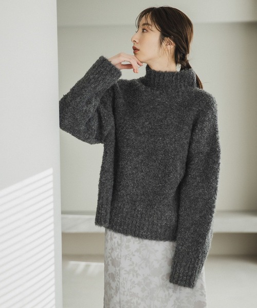 Andemiu（アンデミュウ）の「【silent/石川恋さん着用】ブークレニットタートル180667（ニット/セーター・レディース・ラベンダー/レッド/チャコールグレー・FREE）」の17枚目の写真