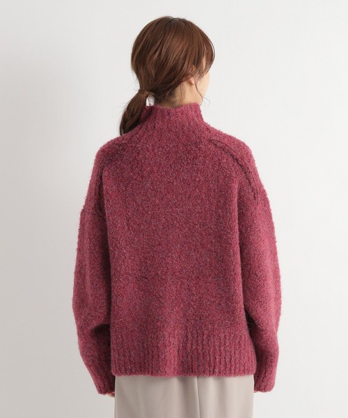 Andemiu（アンデミュウ）の「【silent/石川恋さん着用】ブークレニットタートル180667（ニット/セーター・レディース・ラベンダー/レッド/チャコールグレー・FREE）」の7枚目の写真