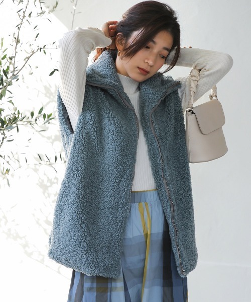 Bou Jeloud（ブージュルード）の「カーリーフェイクファージレ（ベスト・レディース・キャメル/ブルー/アイボリー・38）」の3枚目の写真