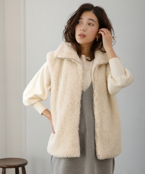 Bou Jeloud（ブージュルード）の「カーリーフェイクファージレ（ベスト・レディース・キャメル/ブルー/アイボリー・38）」の2枚目の写真