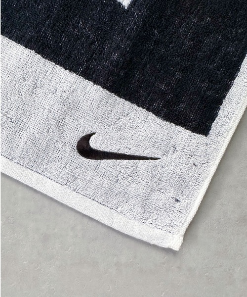 NIKE（ナイキ）の「NIKE(ナイキ)/ナイキ ビッグロゴ 刺繍 ジャガード スポーツ タオル ミディアム Ⅱ（タオル・レディース・ブルー/ブラック・FREE）」の6枚目の写真