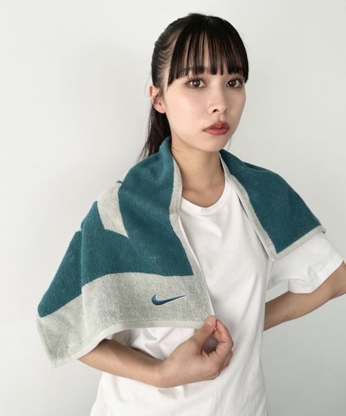 NIKE（ナイキ）の「NIKE(ナイキ)/ナイキ ビッグロゴ 刺繍 ジャガード スポーツ タオル ミディアム Ⅱ（タオル・レディース・ブルー/ブラック・FREE）」の11枚目の写真