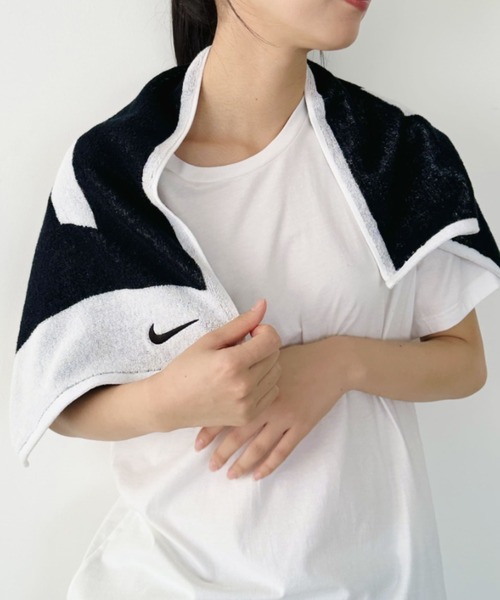 NIKE（ナイキ）の「NIKE(ナイキ)/ナイキ ビッグロゴ 刺繍 ジャガード スポーツ タオル ミディアム Ⅱ（タオル・レディース・ブルー/ブラック・FREE）」の16枚目の写真