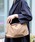 STANDARD SUPPLY�i�X�^���_�[�h�T�v���C�j�́u[ STANDARD SUPPLY ] SIMPLICITY TRIANGLE SHOULDER / �g���C�A���O���V�����_�[�i�V�����_�[�o�b�O�j�v�b�x�[�W��
