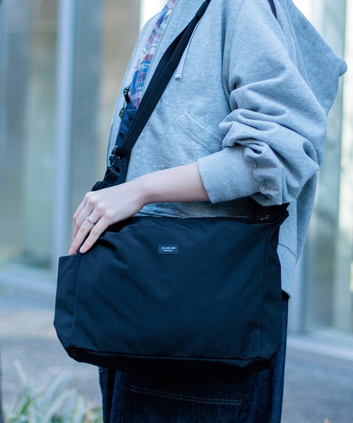 STANDARD SUPPLY ] SIMPLICITY TRIANGLE SHOULDER