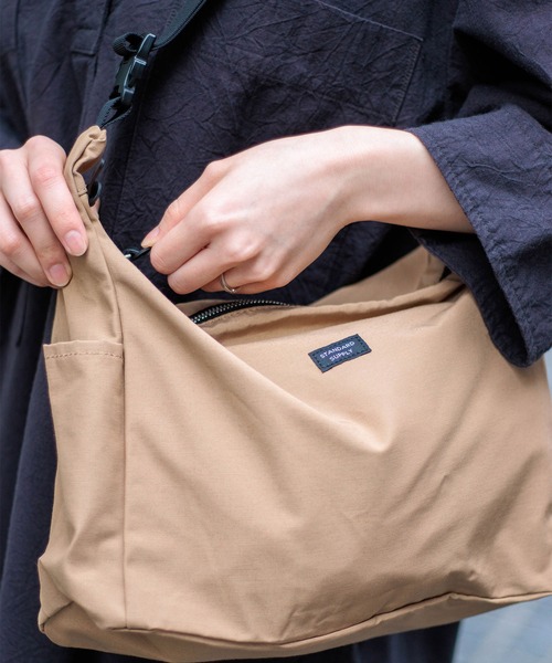 STANDARD SUPPLY（スタンダードサプライ）の「[ STANDARD SUPPLY ] SIMPLICITY TRIANGLE SHOULDER / トライアングルショルダー（ショルダーバッグ・レディース・ネイビー/ブラック/ブルー/チャコールアッシュ/ベージュ・FREE）」の11枚目の写真
