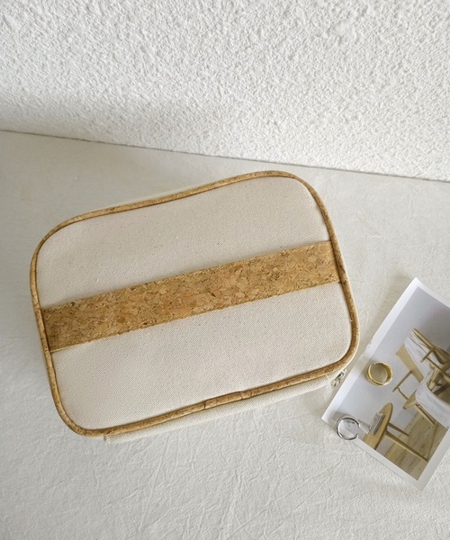 LA VORAGINE（ラ ヴォラジネ）の「マルチメイクポーチ（ポーチ・レディース・ベージュ・FREE）」の4枚目の写真