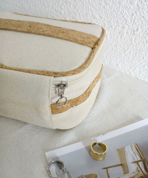 LA VORAGINE（ラ ヴォラジネ）の「マルチメイクポーチ（ポーチ・レディース・ベージュ・FREE）」の3枚目の写真