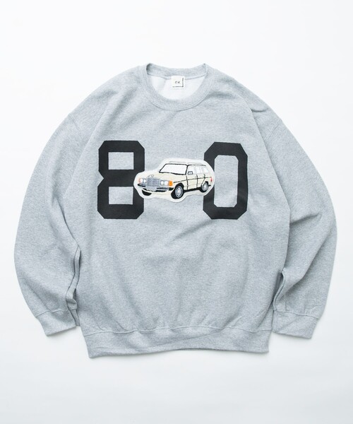 O.K.(オーケー)の「O.K./オーケー 別注 W123 手刺繍スウェット/ワッペン(Tシャツ/カットソー・メンズ・グレー/ブラック・MEDIUM/LARGE)」の2枚目の写真