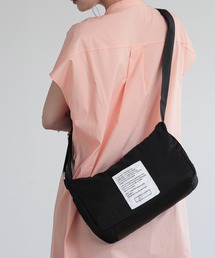 ALTROSE | ナイロン スクエア型 ワッペン ショルダーバッグ ダーシー(ショルダーバッグ)