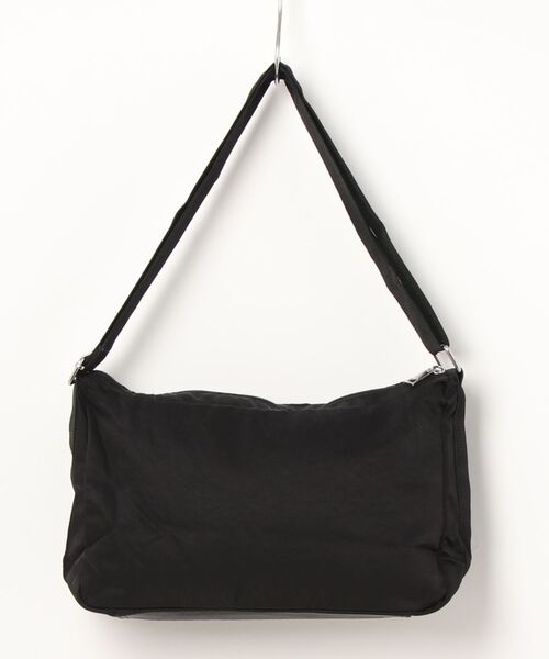 ALTROSE（アルトローズ）の「ナイロン スクエア型 ワッペン ショルダーバッグ ダーシー（ショルダーバッグ・レディース・グレー/ブラック/カーキ/アイボリー/ベージュ/ブルー・FREE）」の7枚目の写真