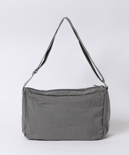 ALTROSE（アルトローズ）の「ナイロン スクエア型 ワッペン ショルダーバッグ ダーシー（ショルダーバッグ・レディース・グレー/ブラック/カーキ/アイボリー/ベージュ/ブルー・FREE）」の9枚目の写真