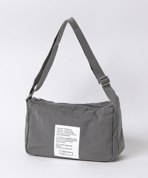 ALTROSE（アルトローズ）の「ナイロン スクエア型 ワッペン ショルダーバッグ ダーシー（ショルダーバッグ・レディース・グレー/ブラック/カーキ/アイボリー/ベージュ/ブルー・FREE）」の17枚目の写真