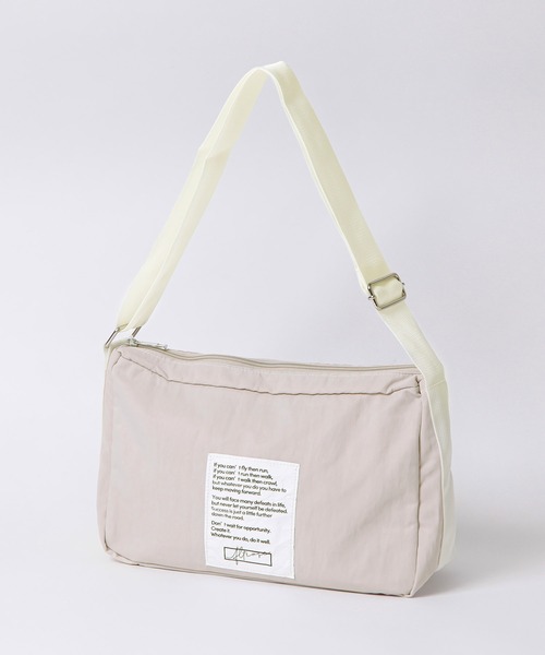 ALTROSE（アルトローズ）の「ナイロン スクエア型 ワッペン ショルダーバッグ ダーシー（ショルダーバッグ・レディース・グレー/ブラック/カーキ/アイボリー/ベージュ/ブルー・FREE）」の20枚目の写真