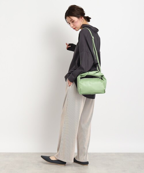 SHOO・LA・RUE（シューラルー）の「◆【2WAY】ひねりハンドルボックストートバッグ（トートバッグ・レディース・ブラック/ダークグリーン/ベージュ・00）」の10枚目の写真