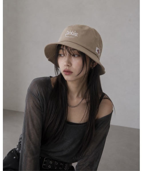 Dickies（ディッキーズ）の「【DICKIES】 EMB BUCKET HAT（ハット・レディース・ブラック/ベージュ/ネイビー/チャコールグレー/ホワイト・FREE）」の4枚目の写真