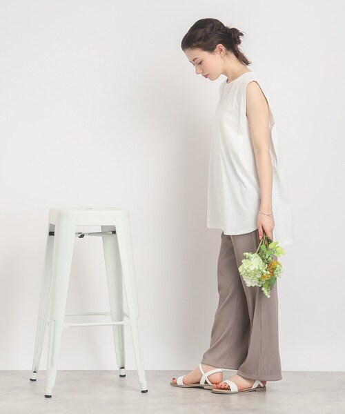 Cutie Blonde(キューティーブロンド)の「◆【接触冷感】タック入りで腕すっきり! ノースリーブTシャツ(タンクトップ・レディース・ホワイト系/ブラック/ネイビー系6・00)」の16枚目の写真