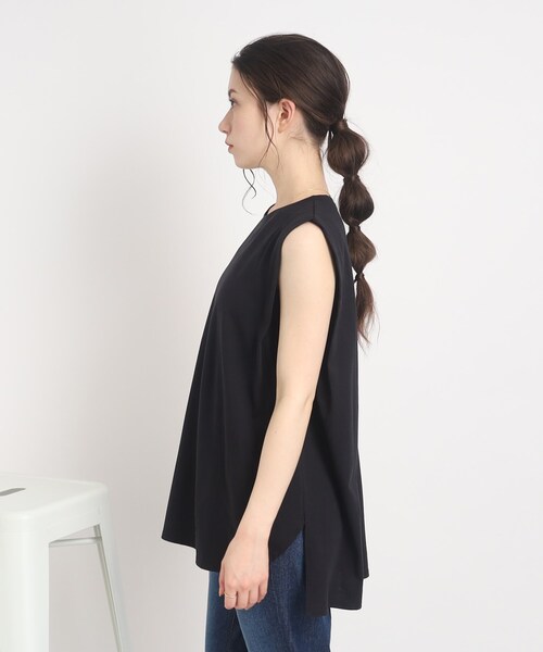 Cutie Blonde(キューティーブロンド)の「◆【接触冷感】タック入りで腕すっきり! ノースリーブTシャツ(タンクトップ・レディース・ホワイト系/ブラック/ネイビー系6・00)」の12枚目の写真