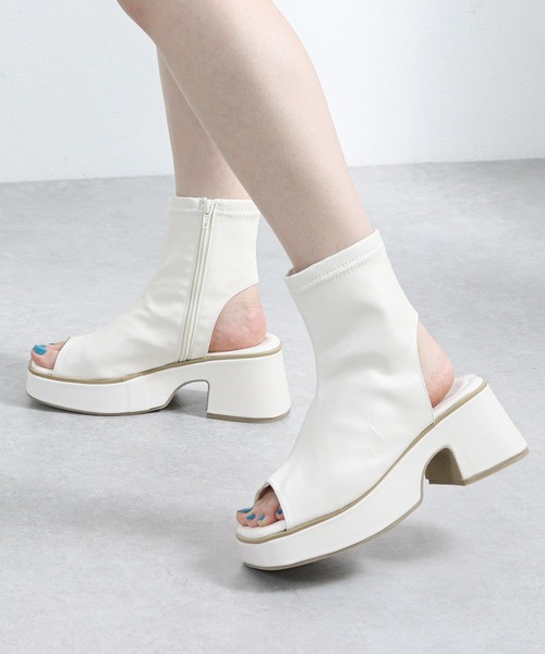 LOVEHUNTER(ラブハンター)の「+7cm スクエア厚底ショートブーツサンダル(サンダル・レディース・ブラック/アイボリー/アイボリー系1/ブラック系1・LL/S/M/L)」の20枚目の写真