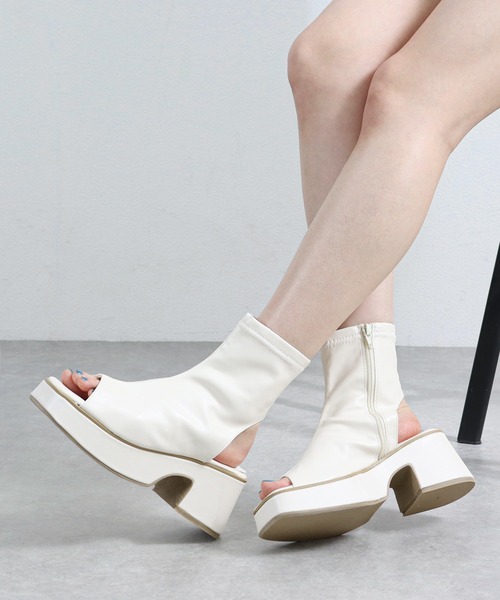 LOVEHUNTER(ラブハンター)の「+7cm スクエア厚底ショートブーツサンダル(サンダル・レディース・ブラック/アイボリー/アイボリー系1/ブラック系1・LL/S/M/L)」の12枚目の写真