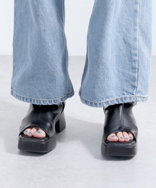 LOVEHUNTER(ラブハンター)の「+7cm スクエア厚底ショートブーツサンダル(サンダル・レディース・ブラック/アイボリー/アイボリー系1/ブラック系1・LL/S/M/L)」の13枚目の写真